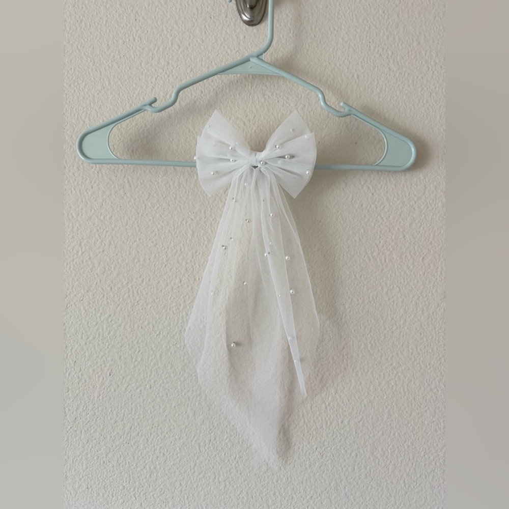 Show me your mumu Pearl hair bow